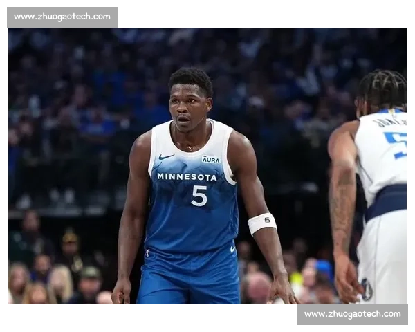 爱德华兹谈 NFL：场上能被风吹倒，这活儿我真干不了